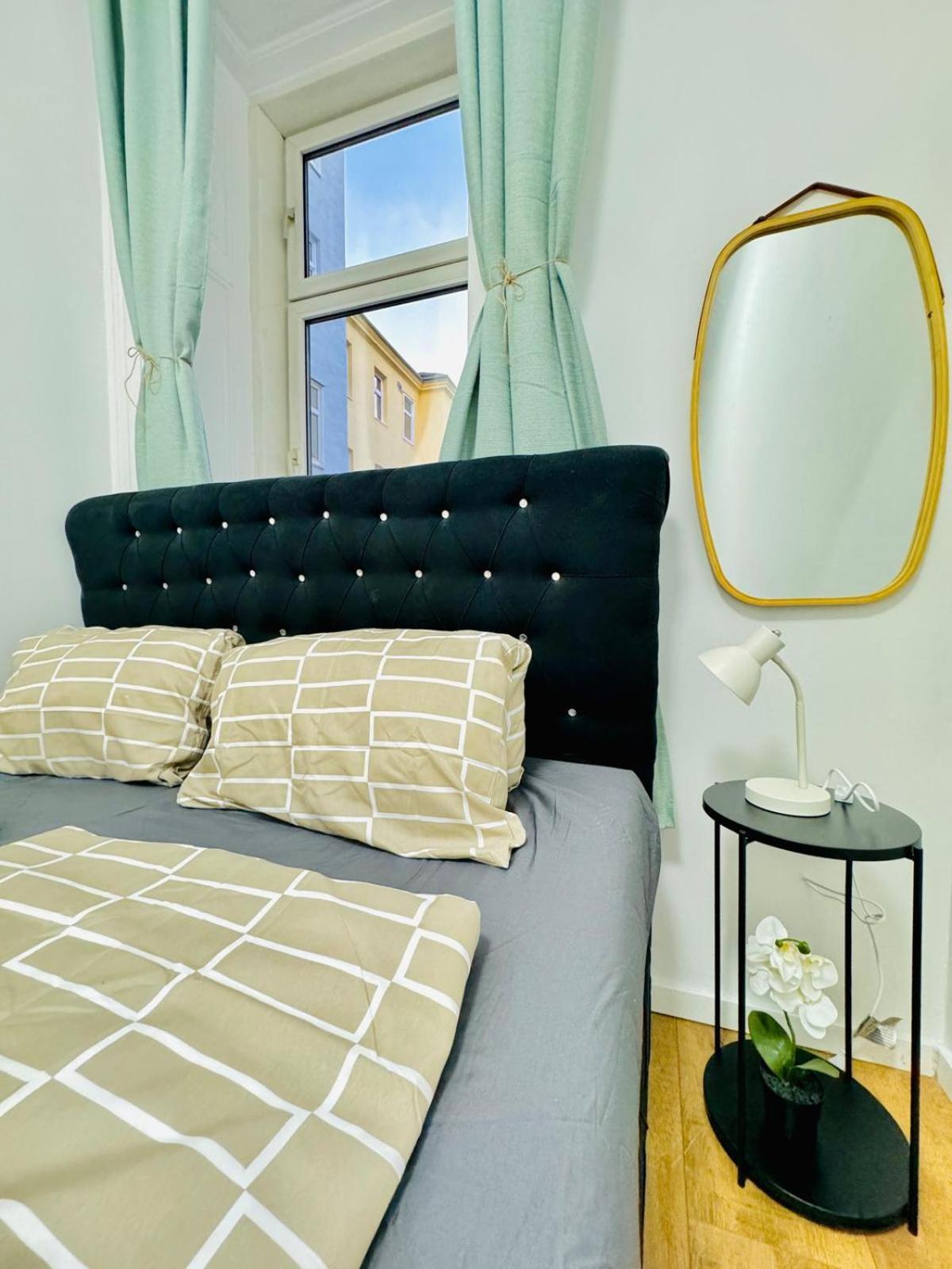 Cozy 9Br Shared Apartment, Only 12Min Walk To Augarten Viena Exterior foto