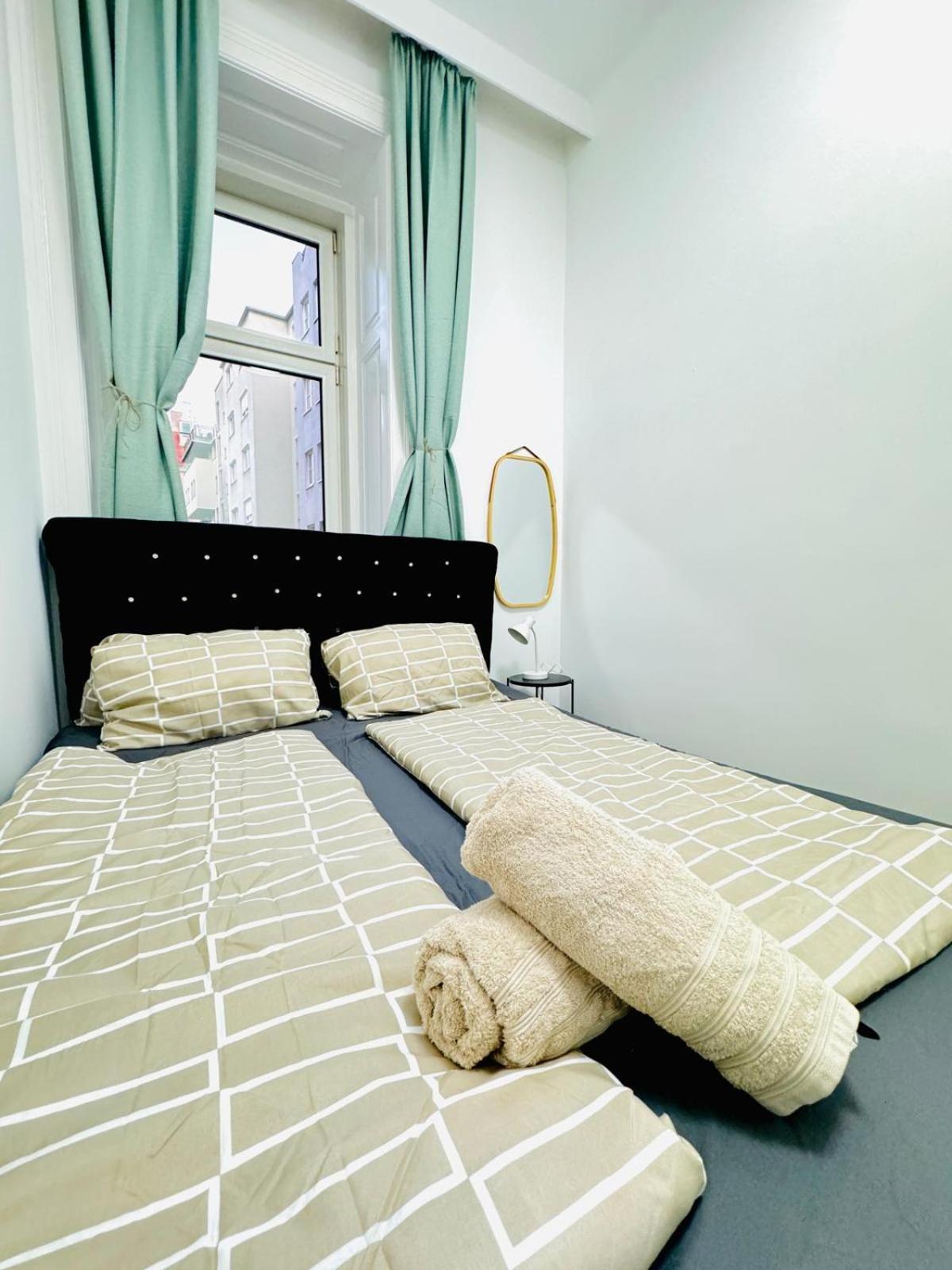 Cozy 9Br Shared Apartment, Only 12Min Walk To Augarten Viena Exterior foto